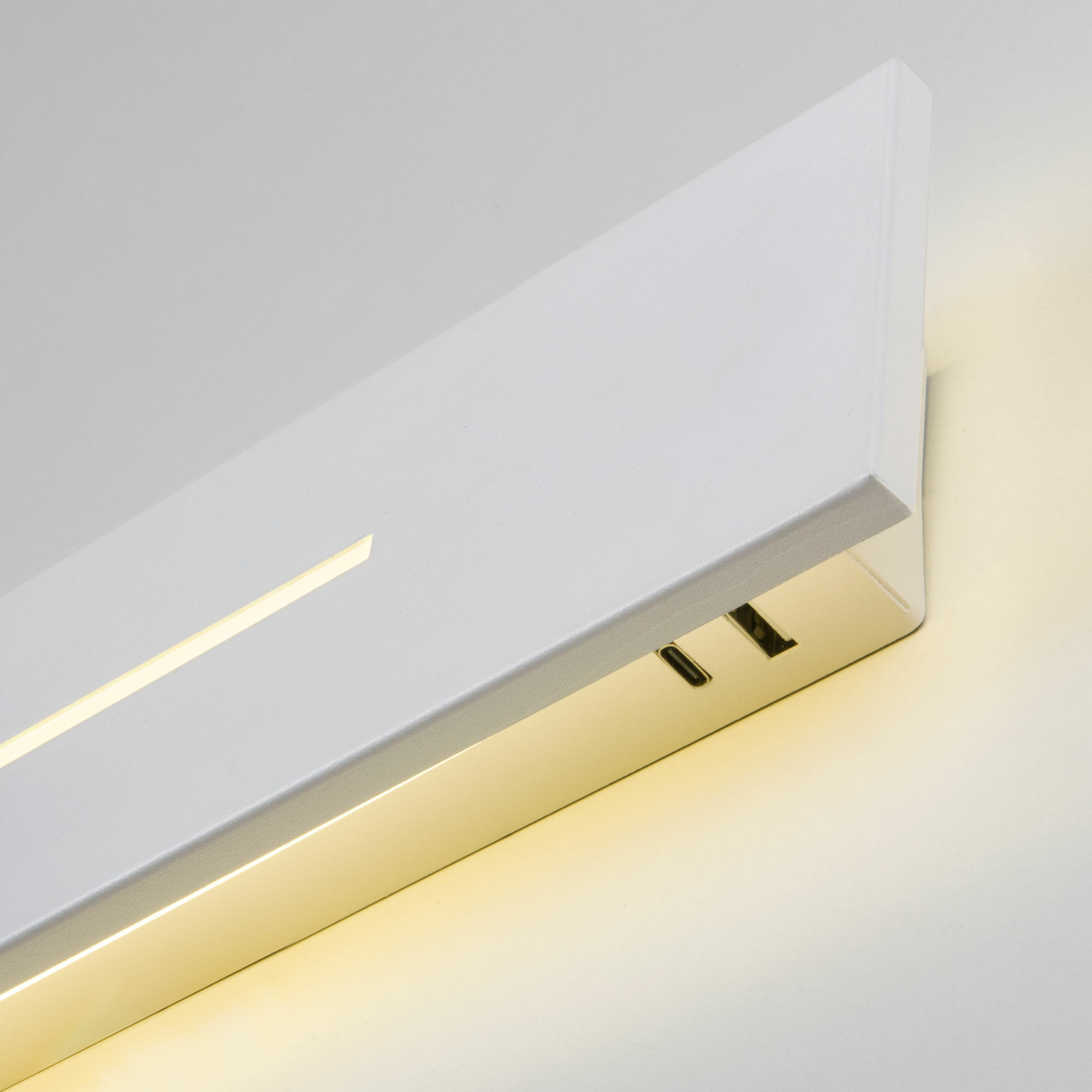 Светильник настенный c USB/Type C разъемами Elektrostandard Tuo LED MRL LED 1117 белый