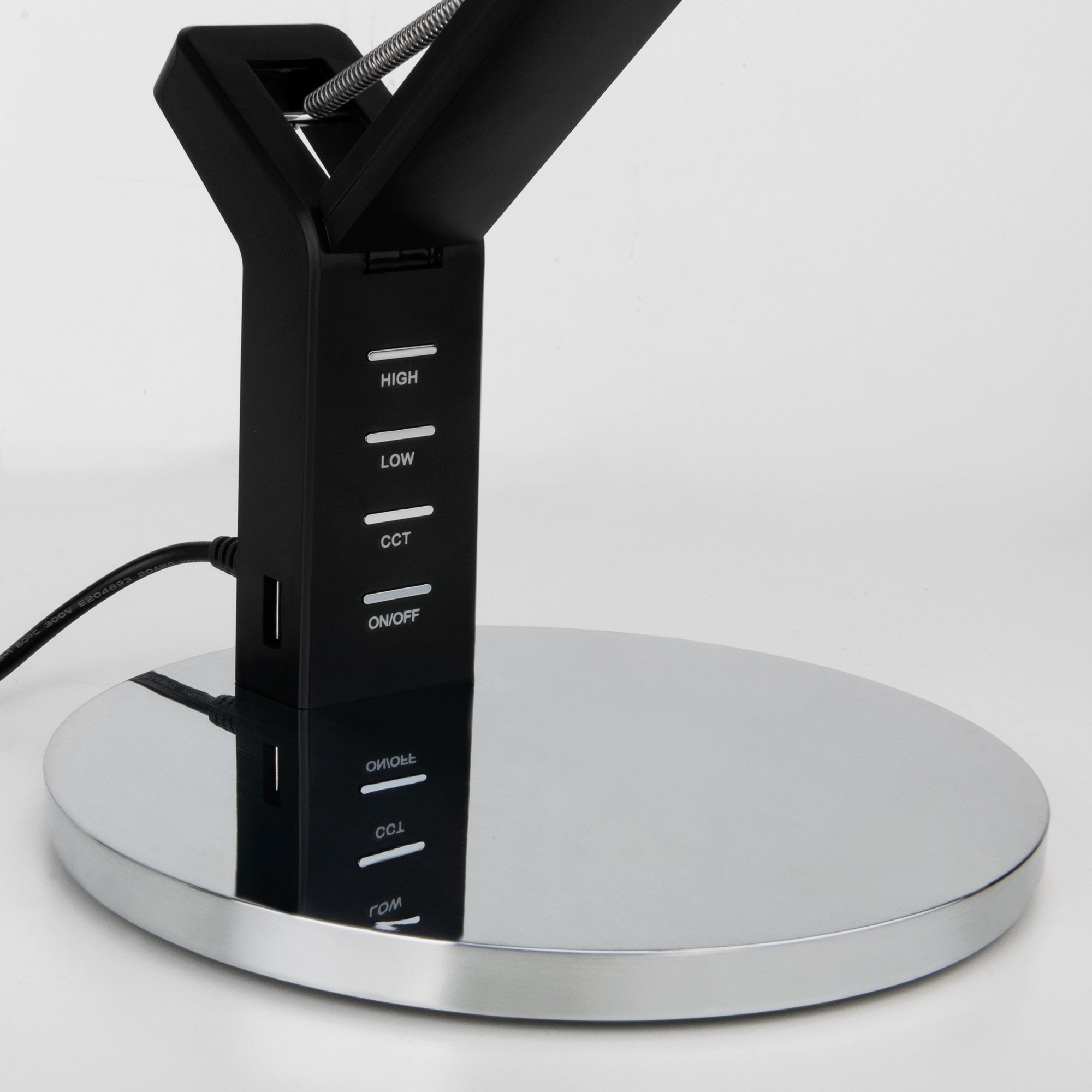 Светодиодная настольная лампа Eurosvet Slink с сенсорным управлением 80426/1 черный/серебро