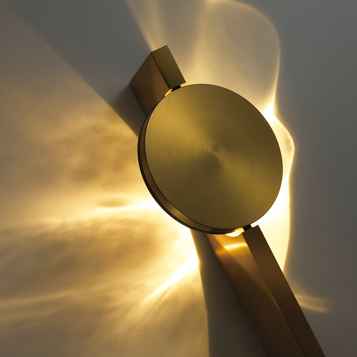 Настенный светильник в стиле Каустика Odeon Light  REFLECTION 7096/3WL